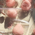 Glossy Simulation Strawberry Maltose Squeeze Toy, Shiny Soft TPR Slow Rebound Squishy Fidget Toy, Stretchable Anxiety Relief Decompression Toy for Kids & Adults, Office Home Stress Relief, Party Favors & Cute Fruit Gifts